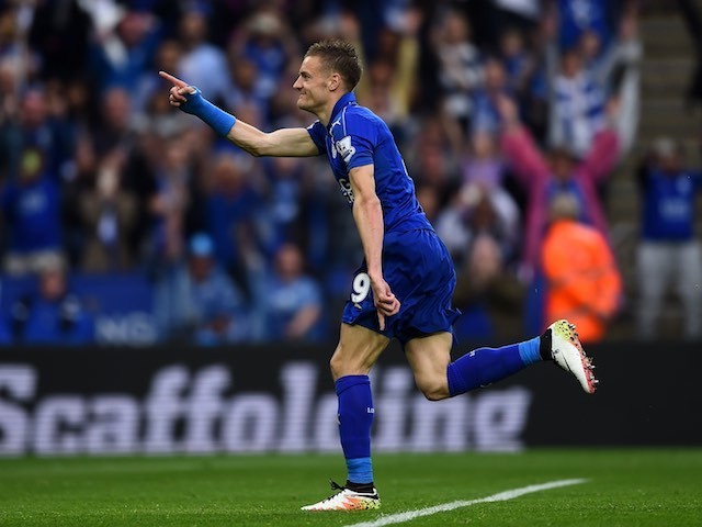 Jamie Vardy celebrates scoring from the penalty spot during the Premier League game between Leicester City and Everton on May 7, 2016