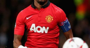 Manchester United plan final round of Evra contract talks